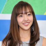 【驚愕！！！】板野友美が大胆な肌見せドレスを公開！！！